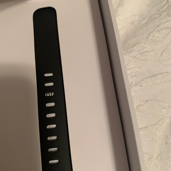 Black Versa 3 Smartwatch with GPS - Picture 3 of 7